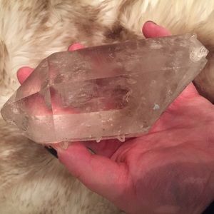 Raw quartz point